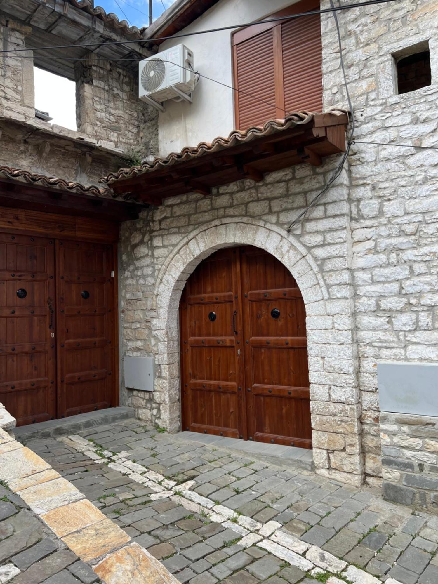 Dd Villa 3 Berat Esterno foto