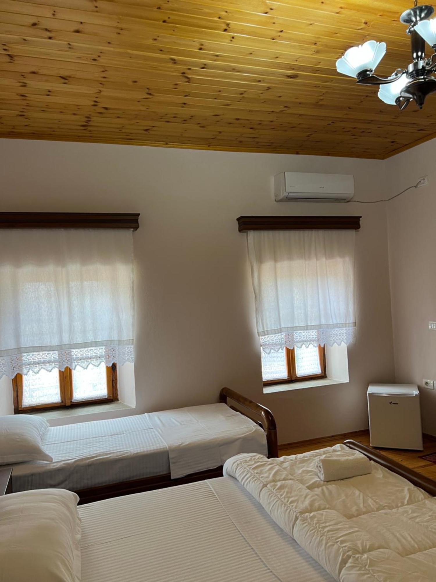 Dd Villa 3 Berat Esterno foto